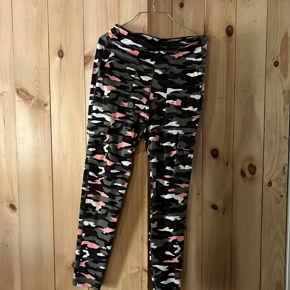 Womens old navy active wear front pockets and cargo style pockets